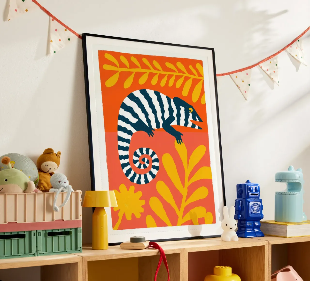 Camaleonte con strisce zebrate | stile serigrafico poster con telaio in plastica da Autofocus