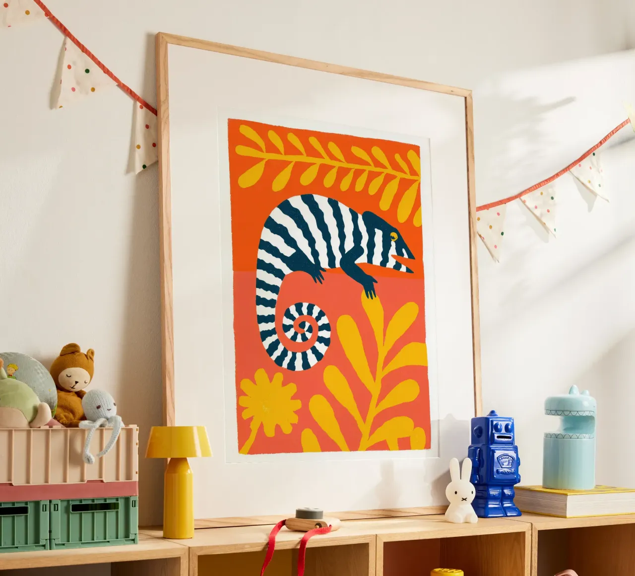 Camaleonte con strisce zebrate | stile serigrafico poster con telaio in plastica da Autofocus