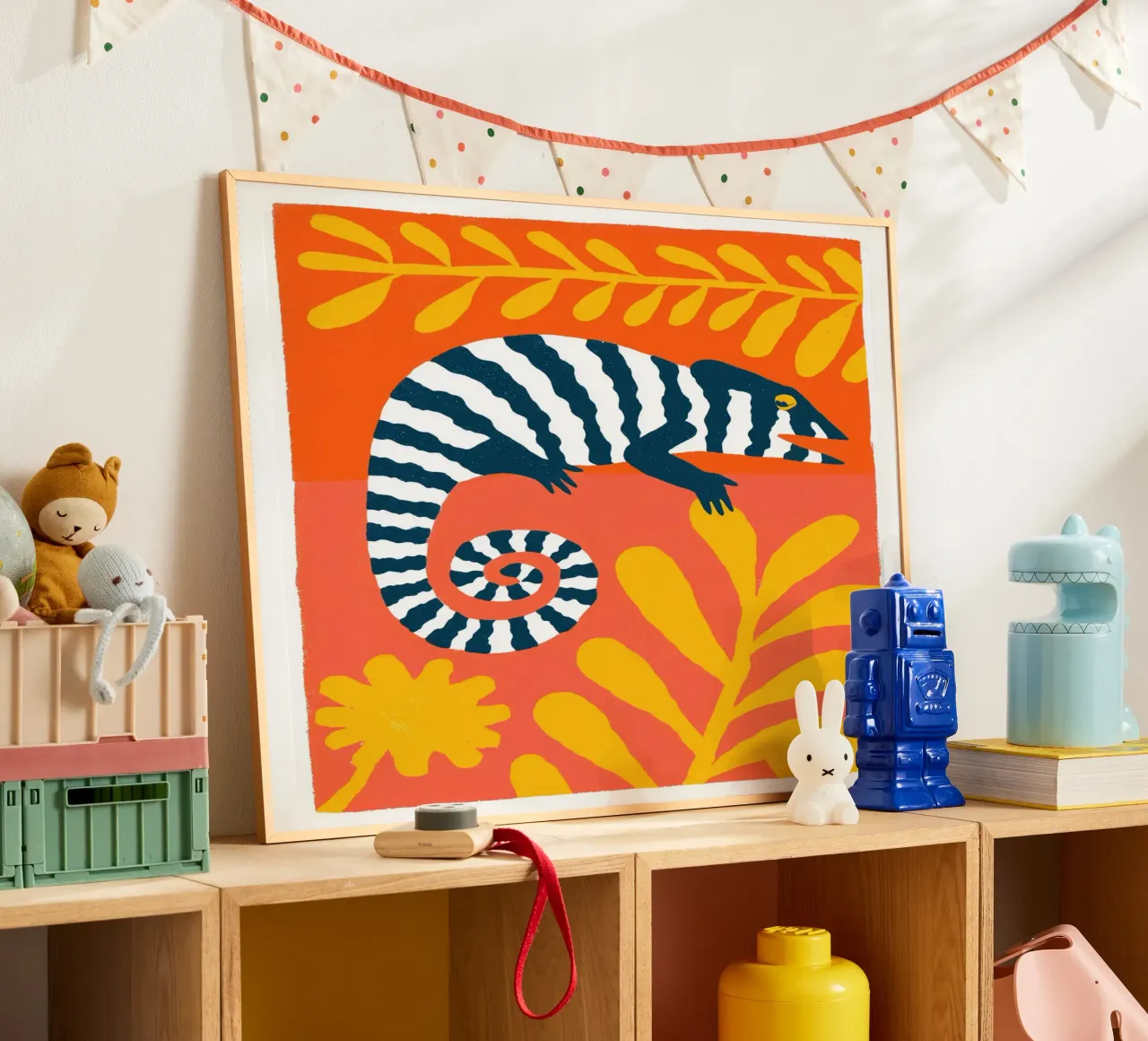 Camaleonte con strisce zebrate | stile serigrafico poster con telaio in plastica da Autofocus