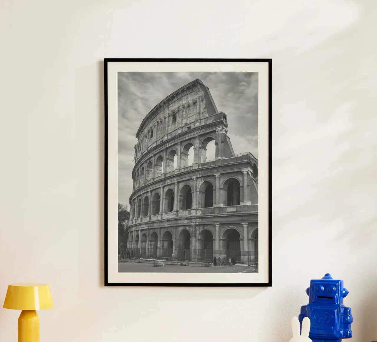 Colosseo, Roma, Italia Bianco e Nero Città Panorama Photogr poster con telaio in legno da the gondels