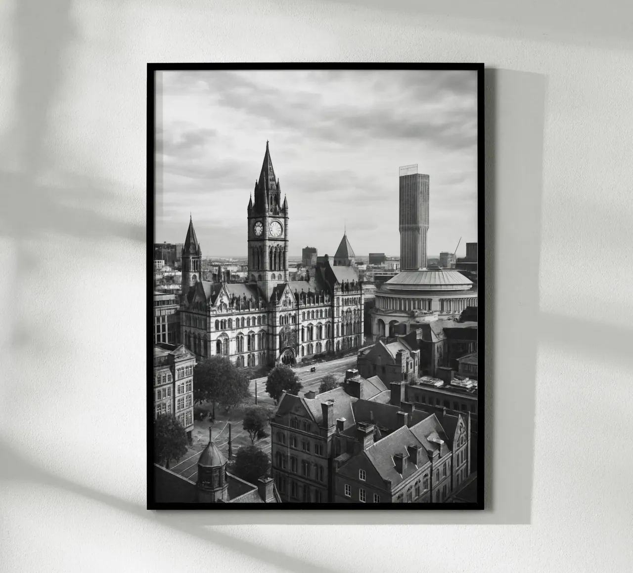 Menchester, inghilterra Panorama della città in bianco e nero Illustrati poster con telaio in legno da the gondels
