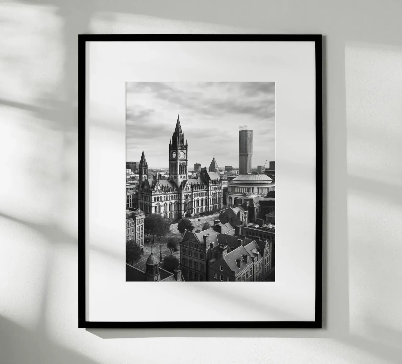 Menchester, inghilterra Panorama della città in bianco e nero Illustrati poster con telaio in legno da the gondels