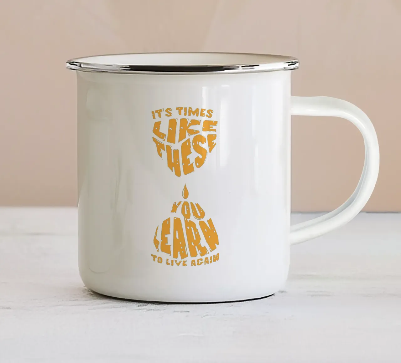 Tempi come questi Citazione tazza in smalto da Gunawan Rb