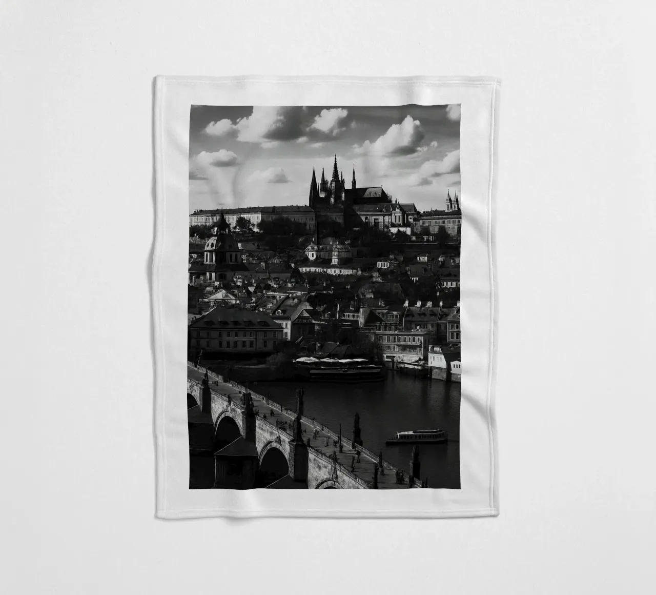 Praga, Repubblica Ceca Panorama della città in bianco e nero Photogr coperta in pile da the gondels