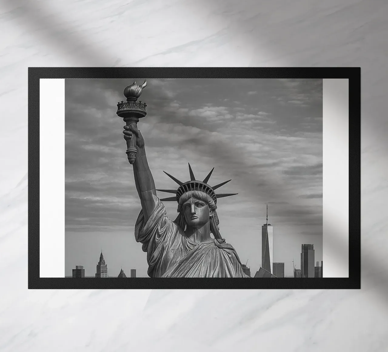 Statua della Libertà, New York, USA Panora della città in bianco e nero zerbino da the gondels