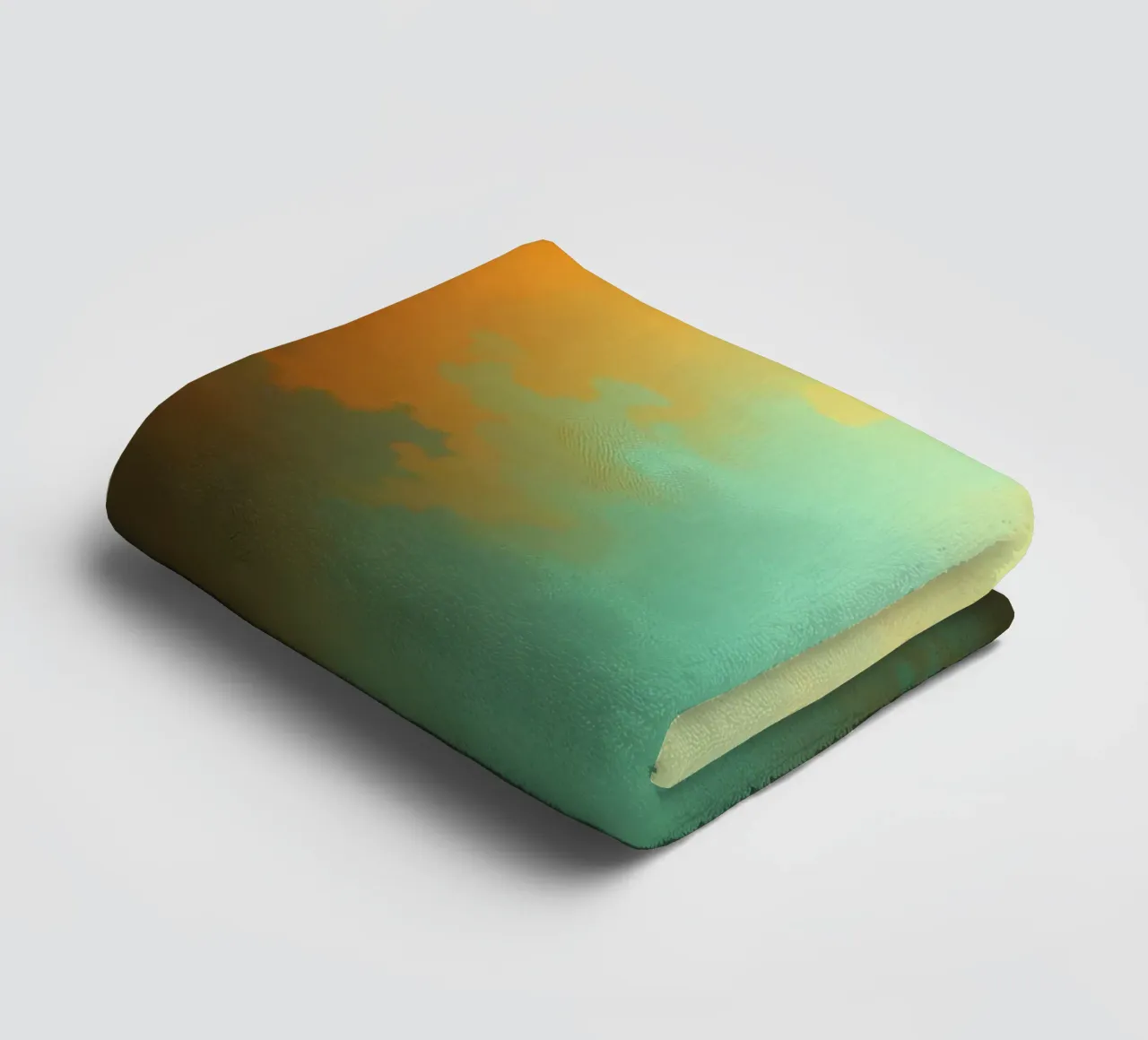Wolken, die von der untergehenden Sonne beleuchtet werden, schaffen eine atemberaubende Kunst Handtuch von DesignDoodle