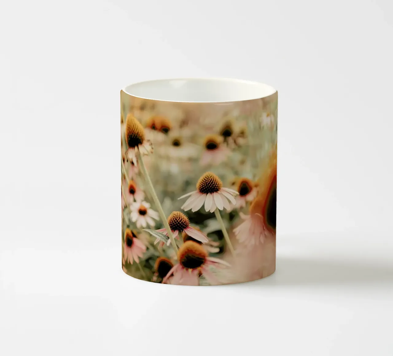 Echinacea Flowers tazza in ceramica da Ingrid Beddoes