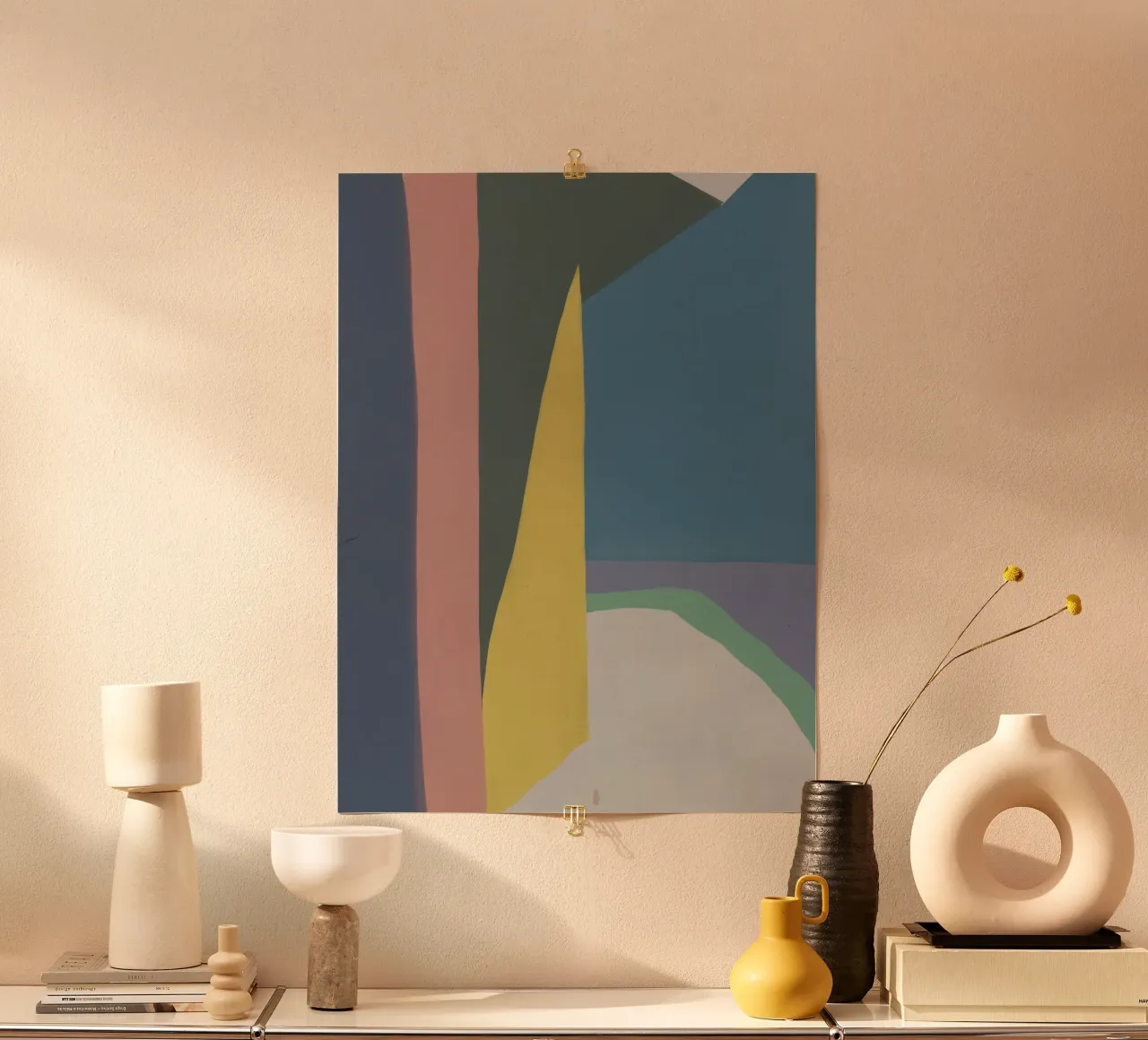 Forme astratte di luce gialla poster con telaio in alluminio da Little Dean