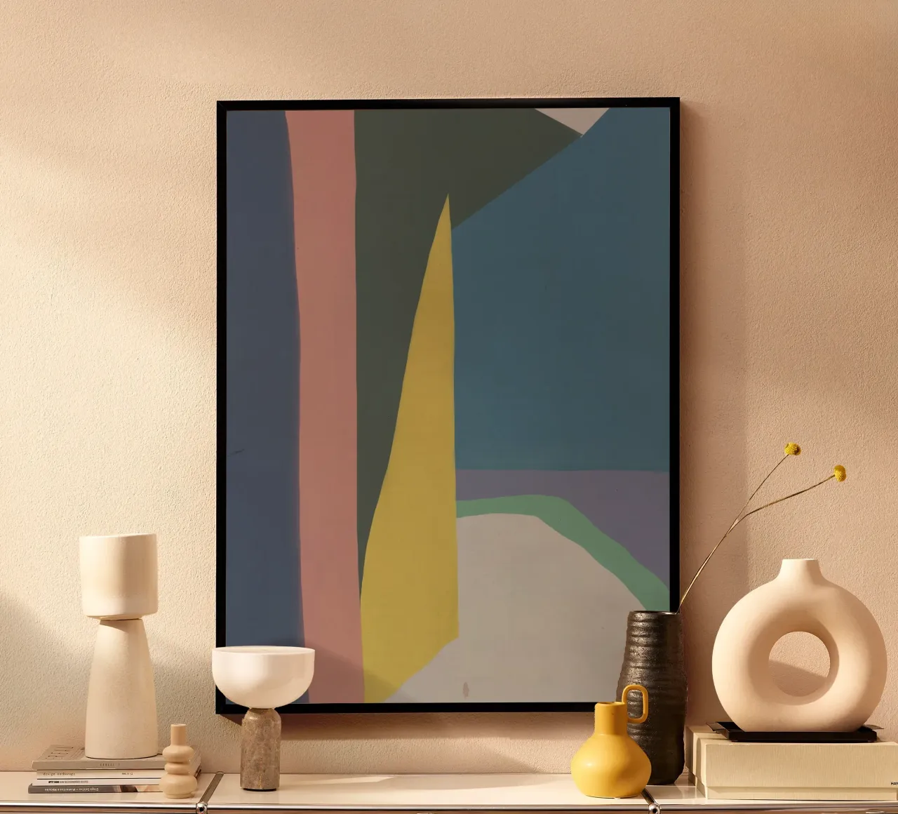 Forme astratte di luce gialla poster con telaio in alluminio da Little Dean