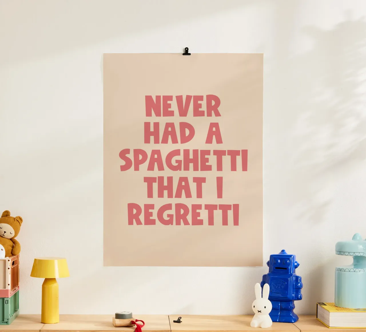 Spaghetti Funny Quote poster con telaio in alluminio da Paigaam Studio