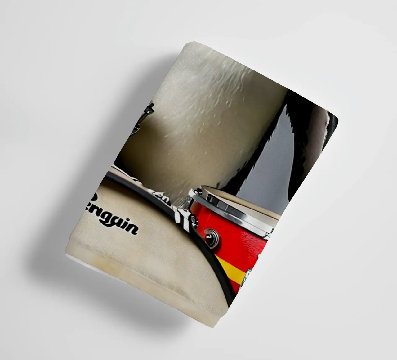Pinguin mit Schlagzeug 1 asciugamano da bagno da kosinsart.gallery