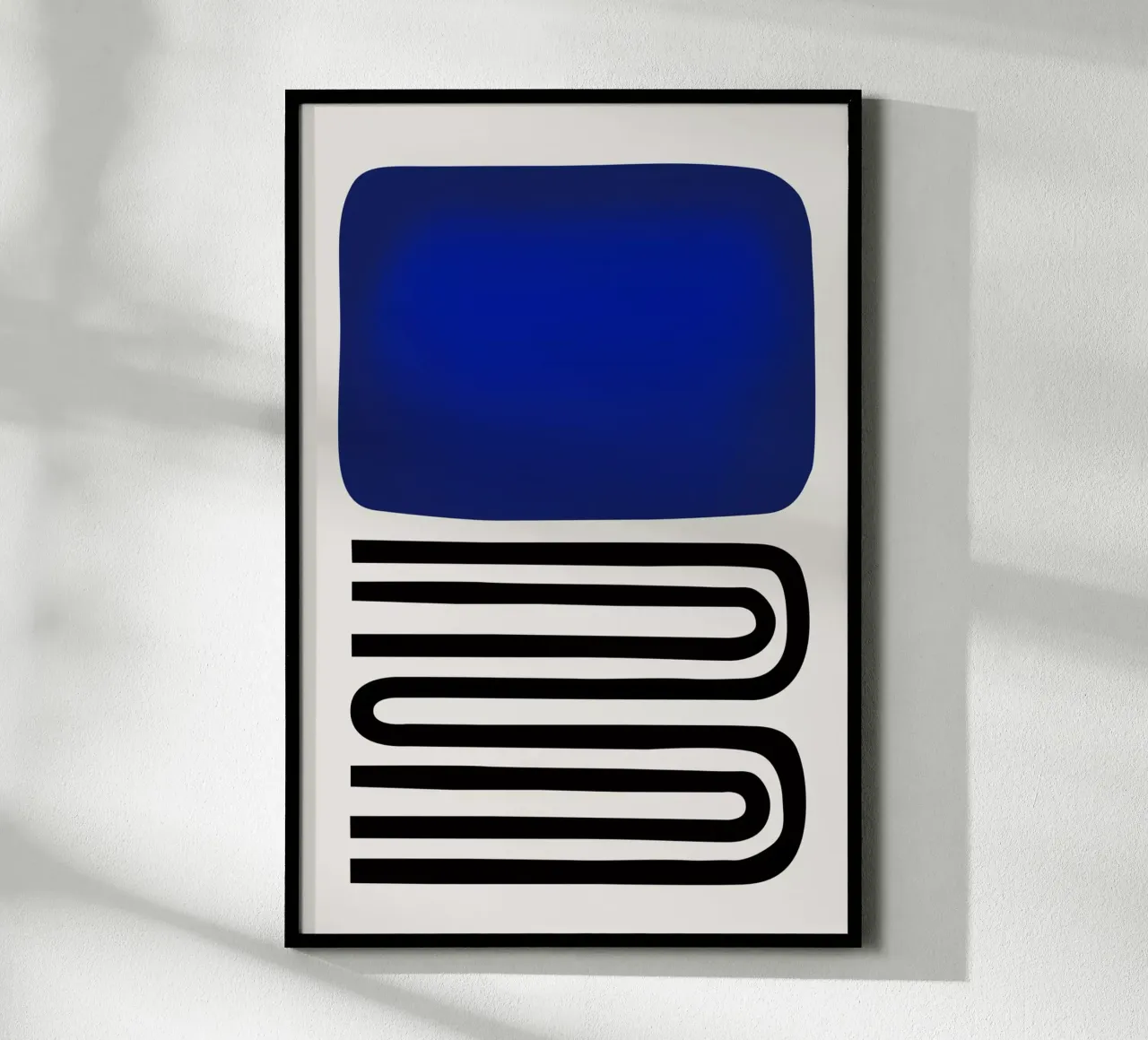 Fuori dal blu poster con telaio in legno da Fox & Velvet