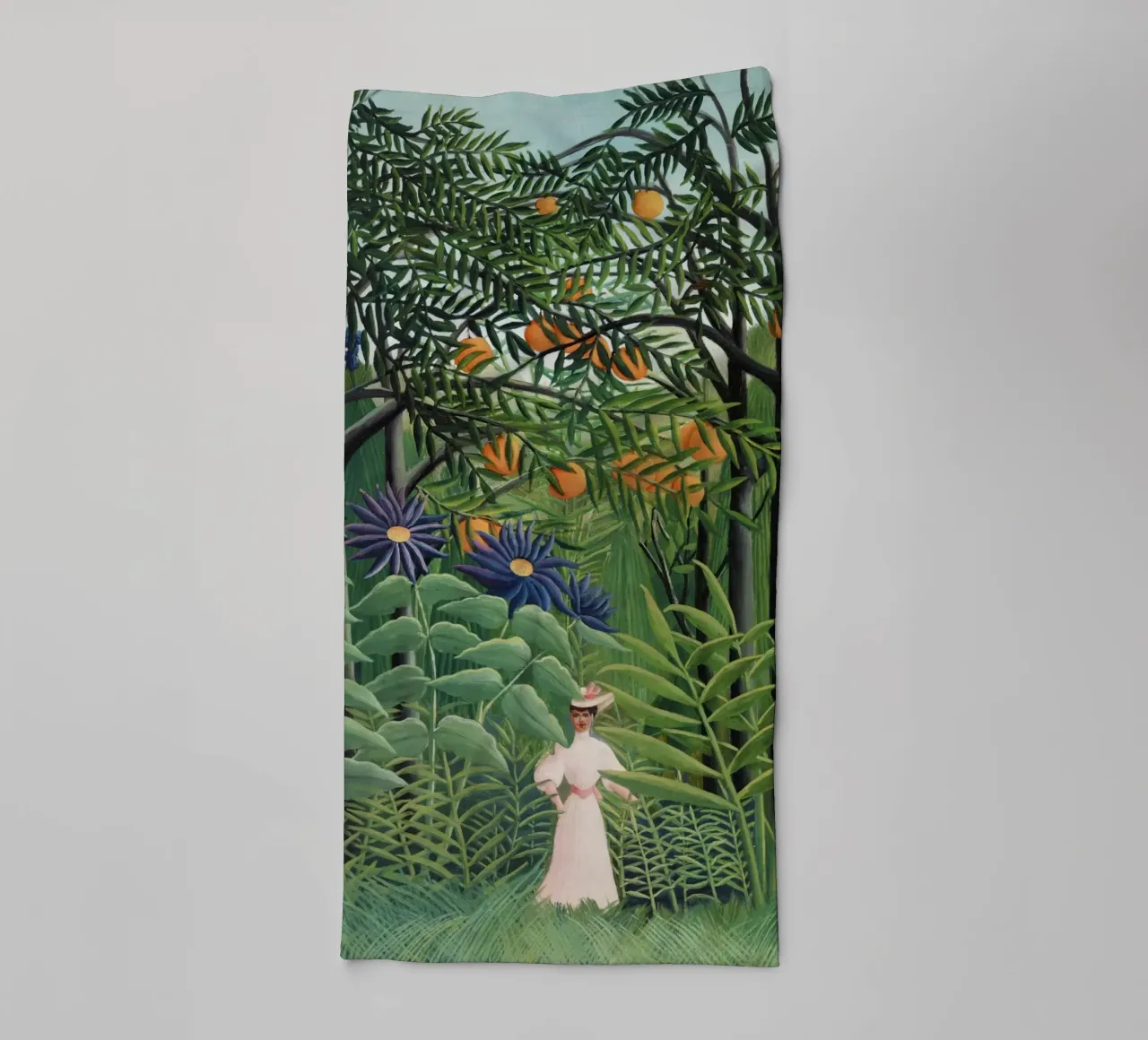 Donna che cammina in una foresta esotica (1905) asciugamano da bagno da Venus Art