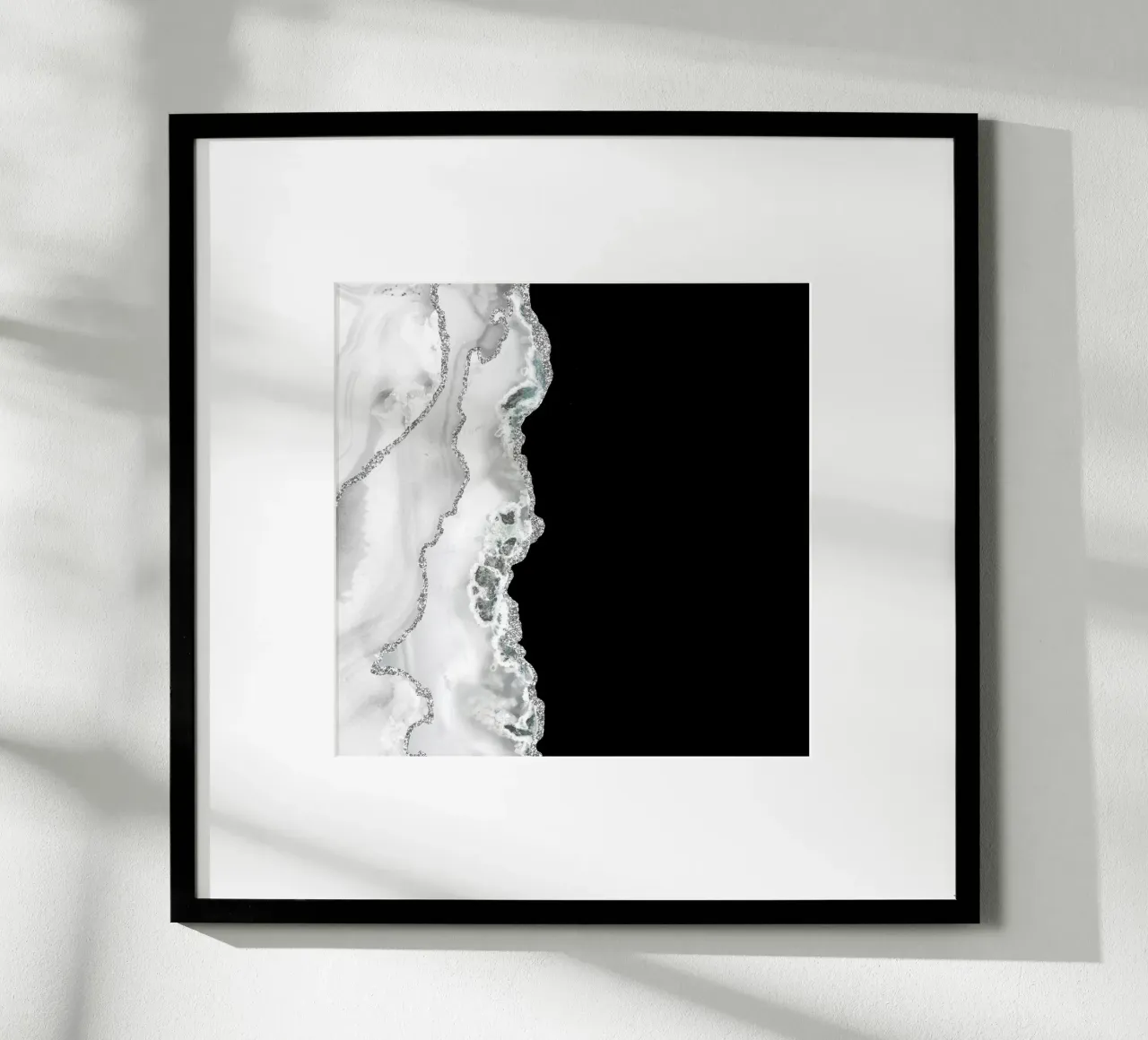 Weißer & silberner Achat Textur 04 Poster mit Aluminium Rahmen von Gemstone Textures