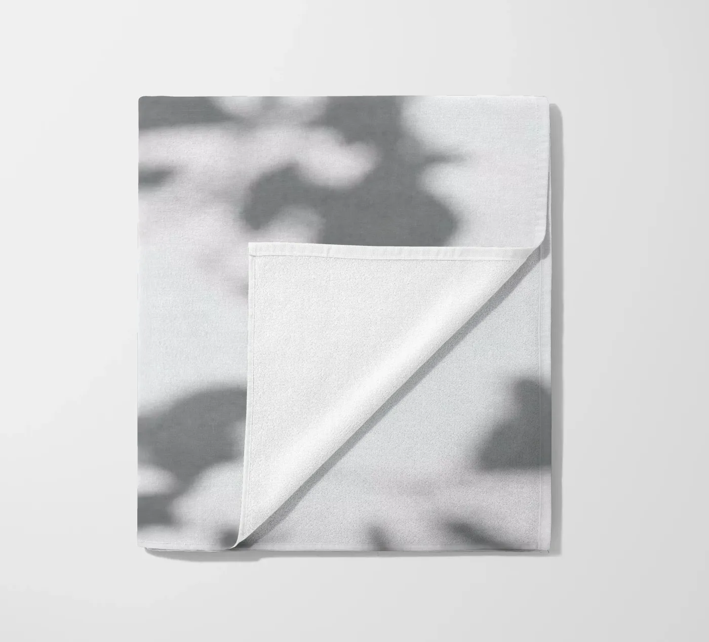 Shadow Strandtuch von Flora & Fauna