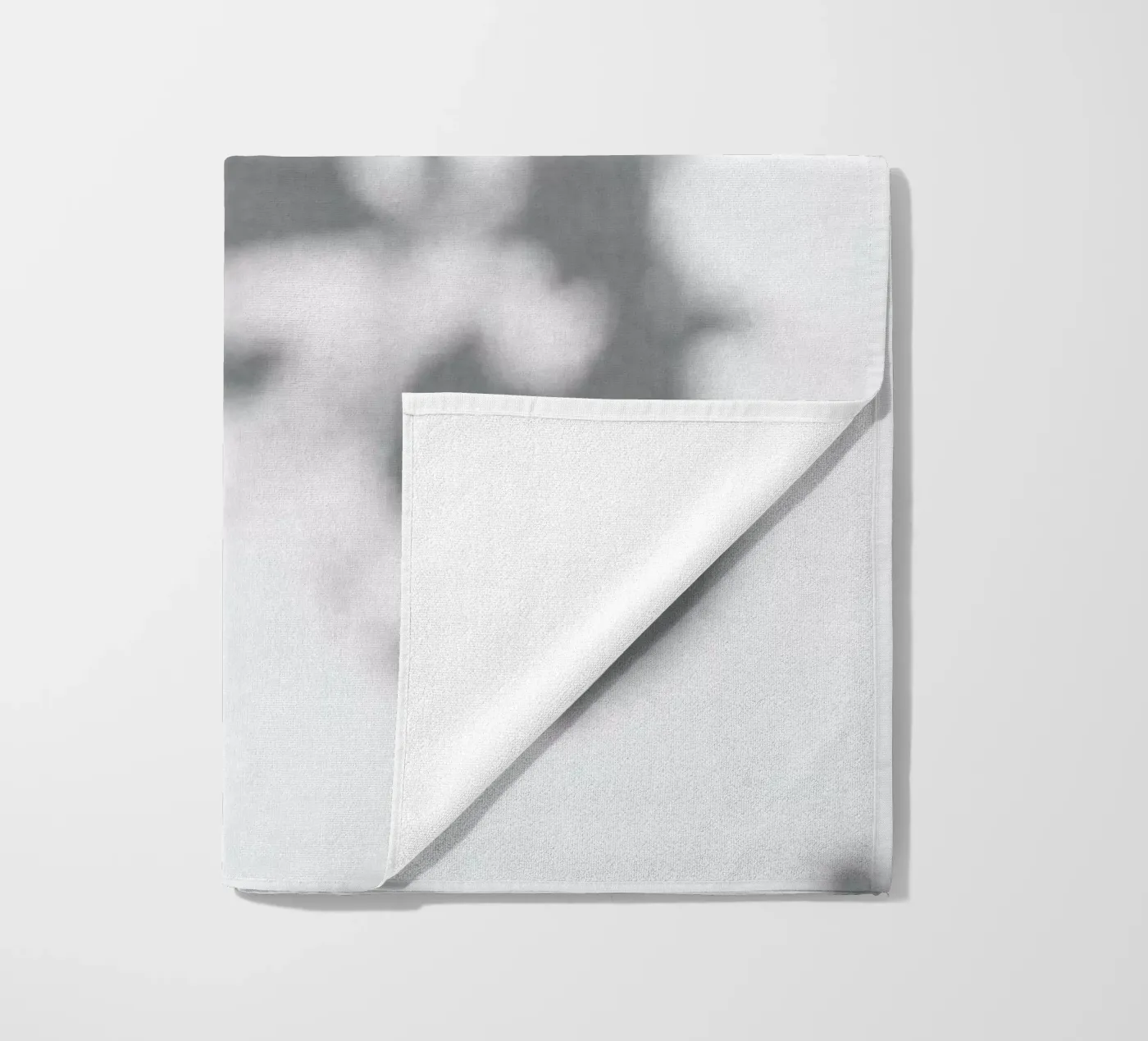 Shadow Strandtuch von Flora & Fauna