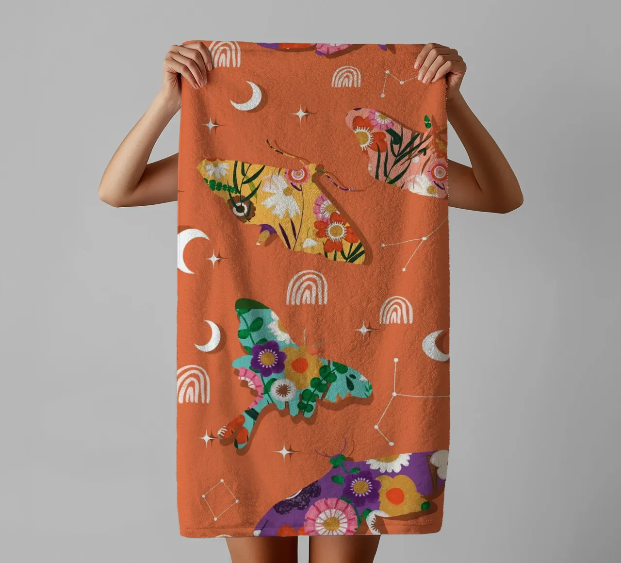 Falene cosmiche floreali - Boho Arancione celeste asciugamano da bagno da susanacosta