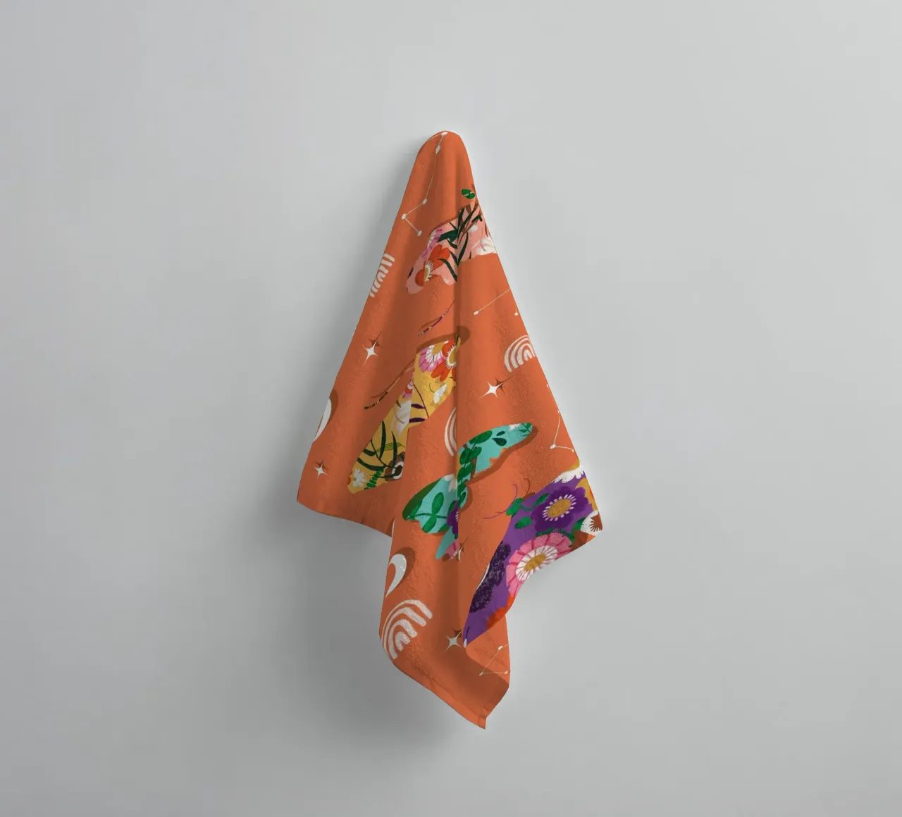 Falene cosmiche floreali - Boho Arancione celeste asciugamano da bagno da susanacosta