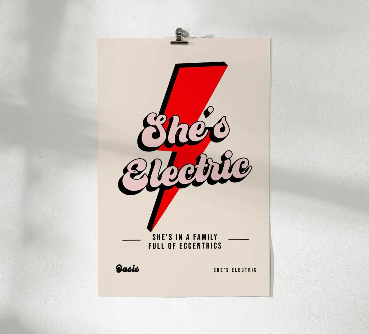 She’s Electric – Oasis poster con telaio in plastica da Attaboy Dsgn