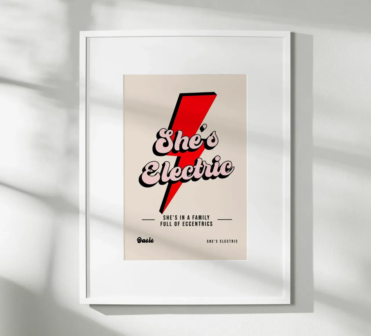 She’s Electric – Oasis poster con telaio in plastica da Attaboy Dsgn
