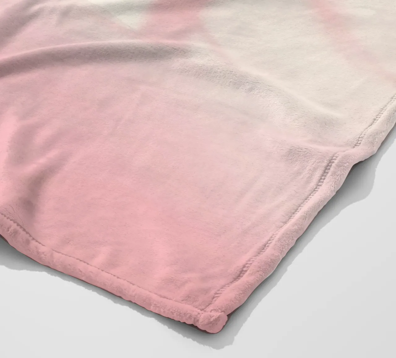 Zachtroze interieur met zonlicht dat schaduwen werpt in een dromerige fleecedeken van DesignDoodle