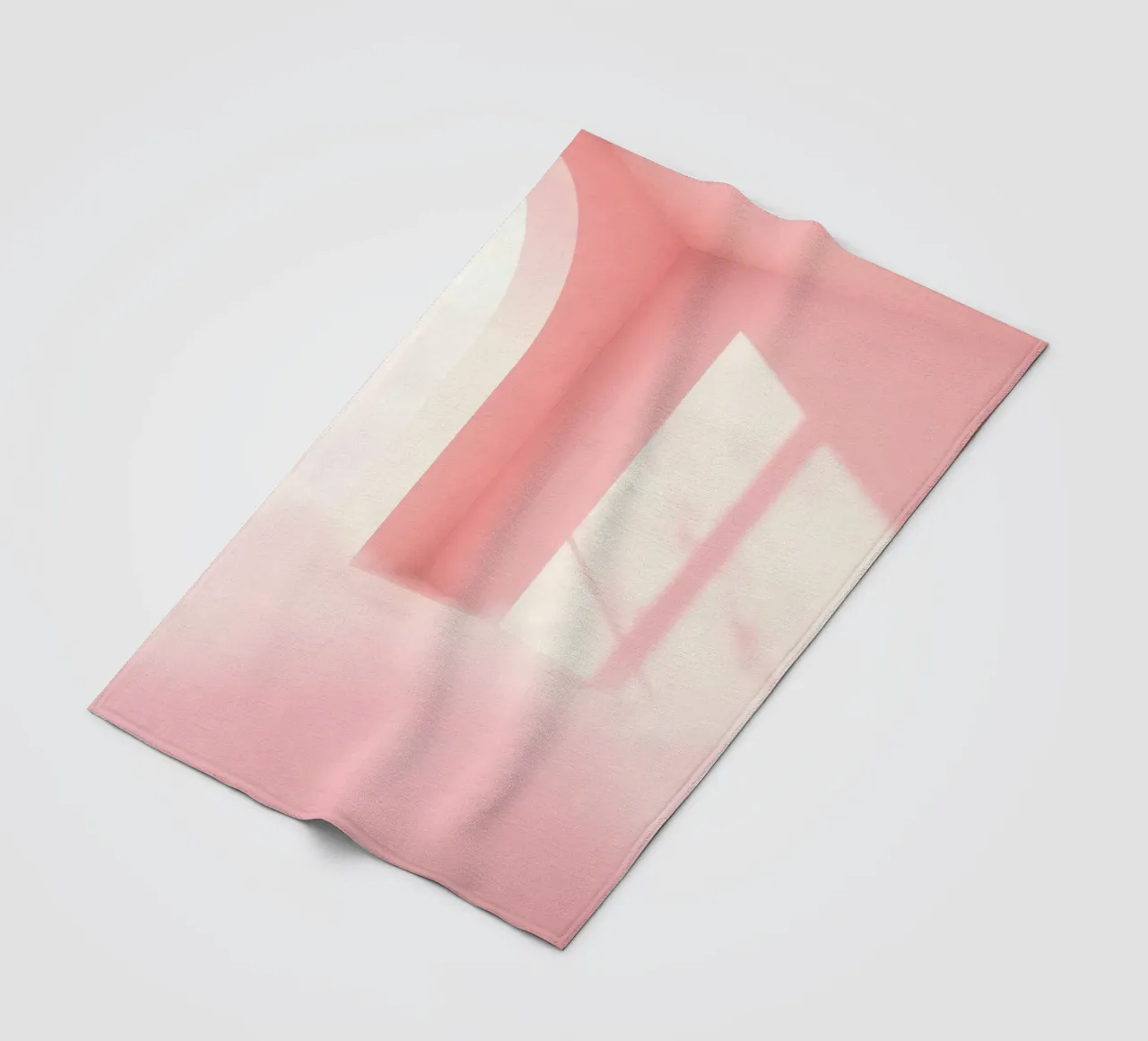 Zachtroze interieur met zonlicht dat schaduwen werpt in een dromerige fleecedeken van DesignDoodle