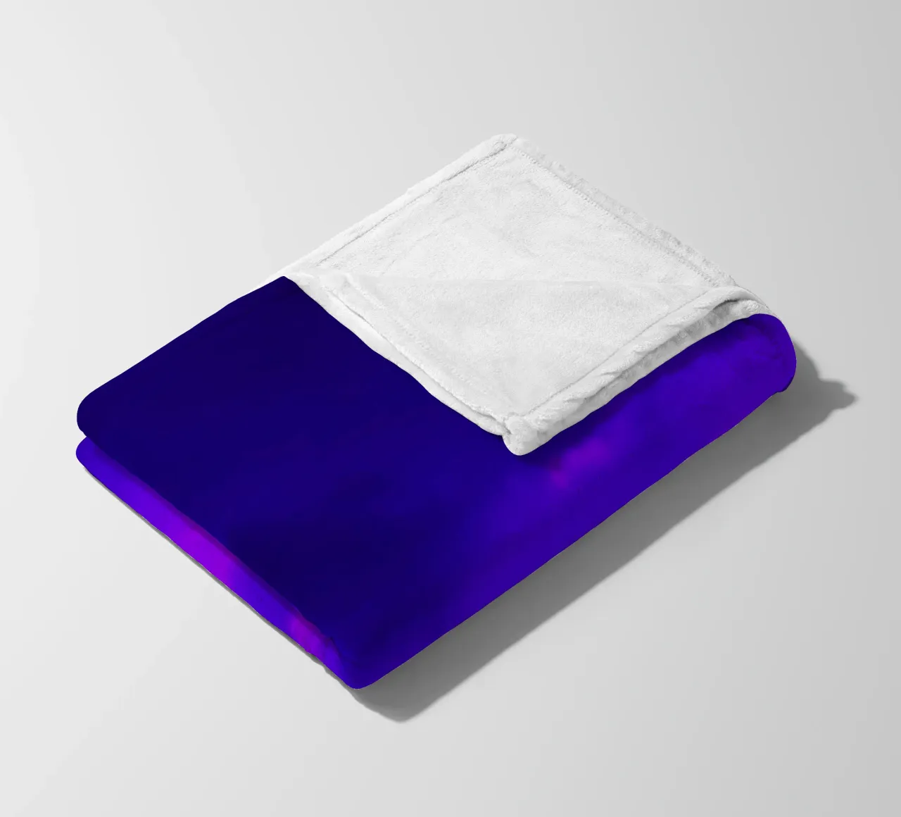 cielo crepuscolare con ricche sfumature di viola e blu coperta in pile da DesignDoodle