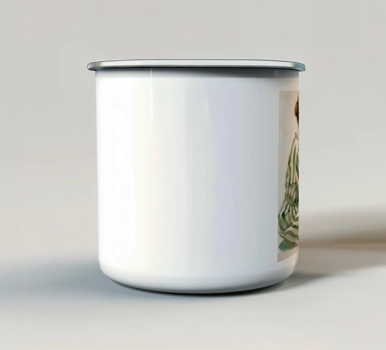 Ritratto di donna seduta con abito a righe verdi tazza in smalto da Take Your Art BV