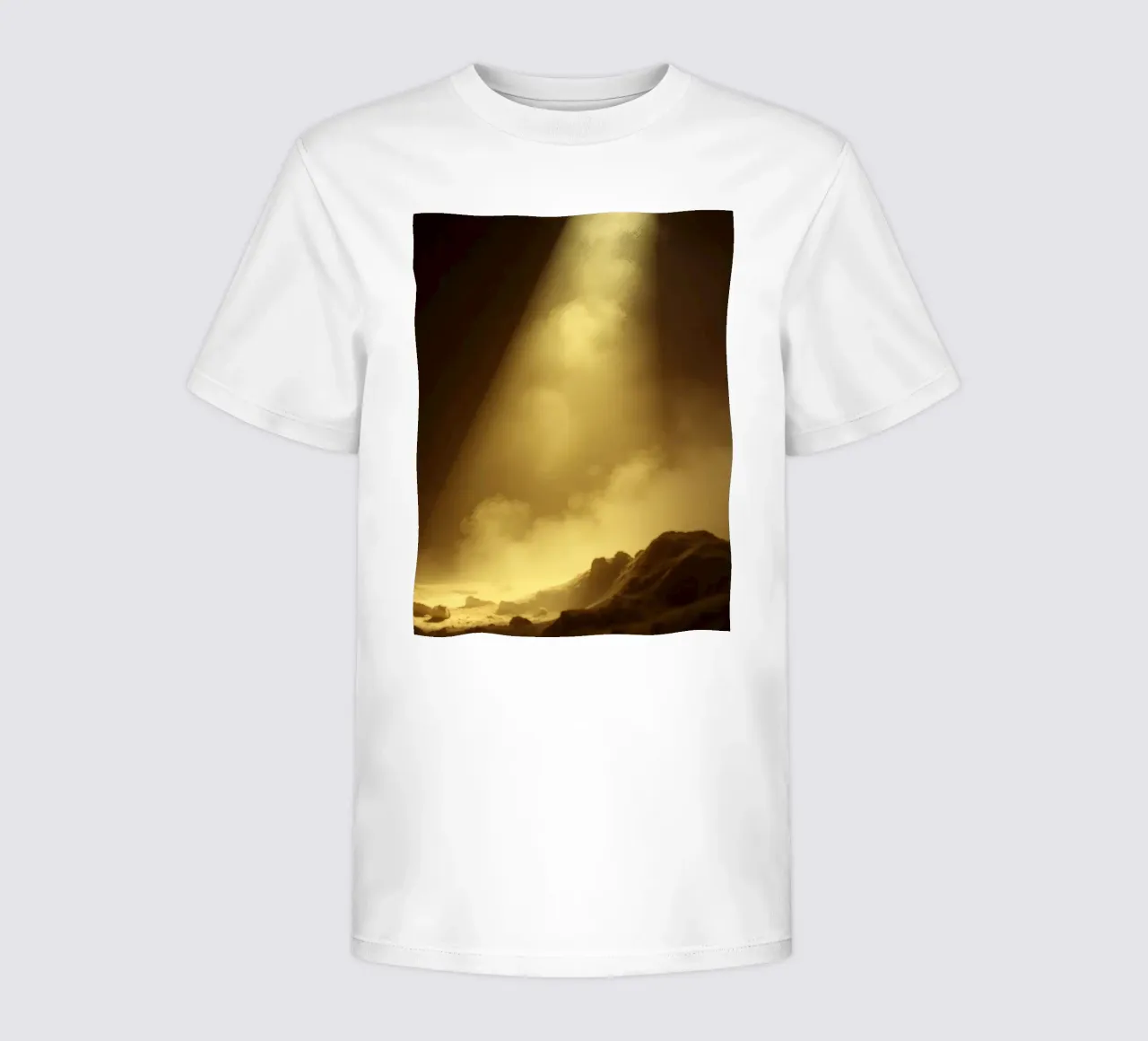 La luce dorata illumina un paesaggio roccioso pieno di nebbia t-shirt bambini da DesignDoodle