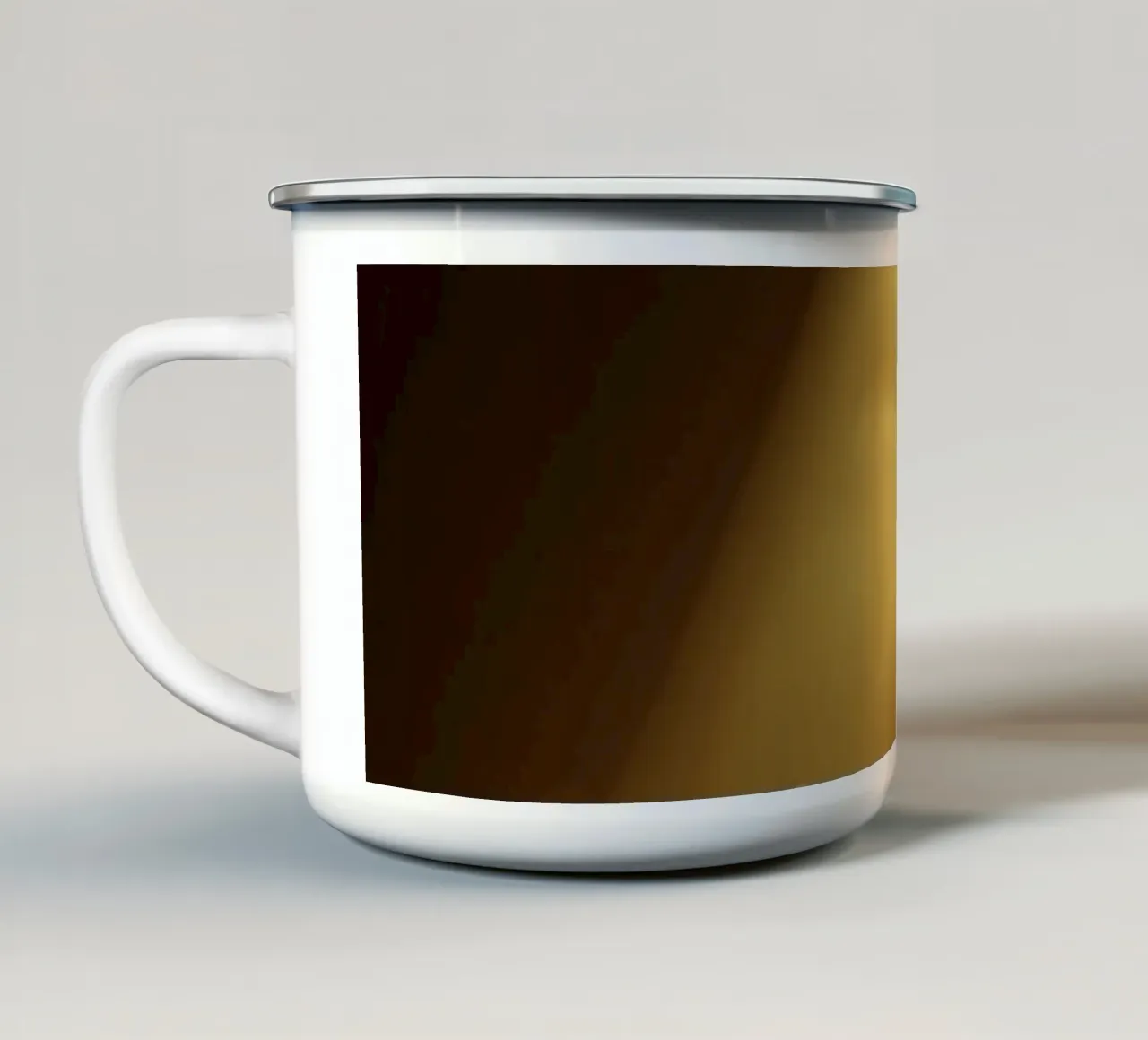 La luce dorata illumina un paesaggio roccioso pieno di nebbia tazza in smalto da DesignDoodle