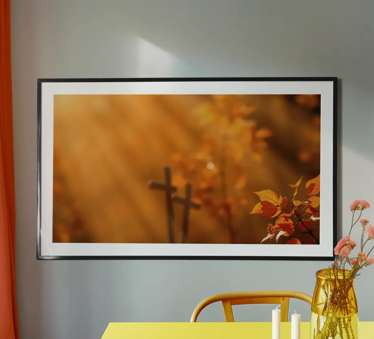 Herbstsonne scheint auf zwei Kreuze mit bunten Blättern Hahnemühle von DesignDoodle