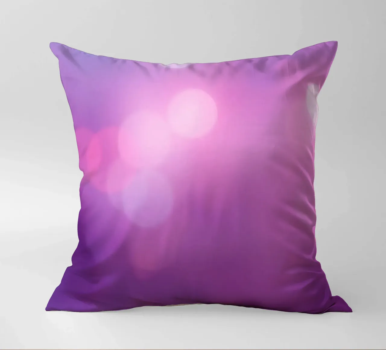 Kleurrijke bokeh-effecten creëren een dromerige sfeer op een even kussen van DesignDoodle