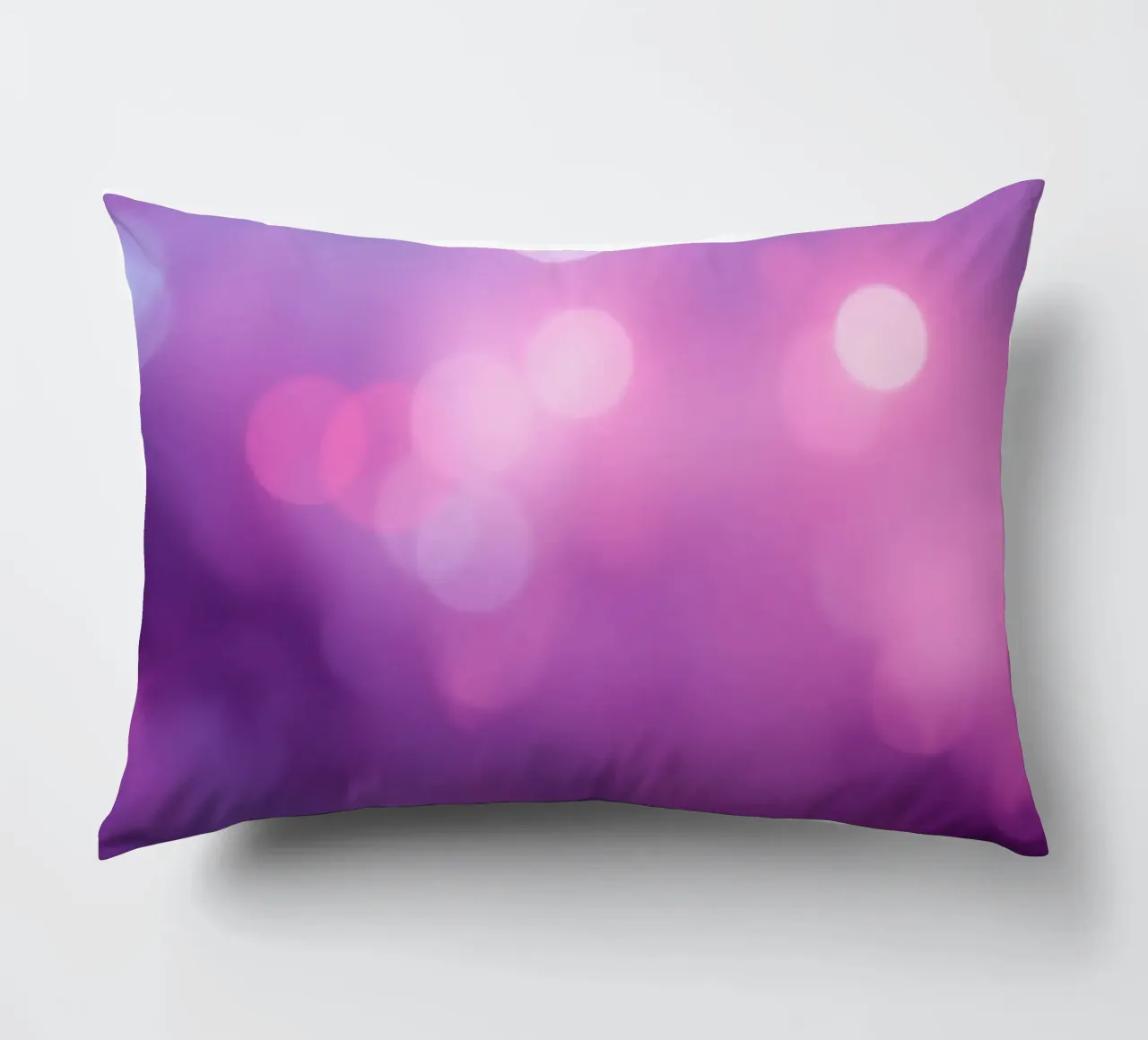 Gli effetti bokeh colorati creano un'atmosfera da sogno ad un livello di cuscino da DesignDoodle