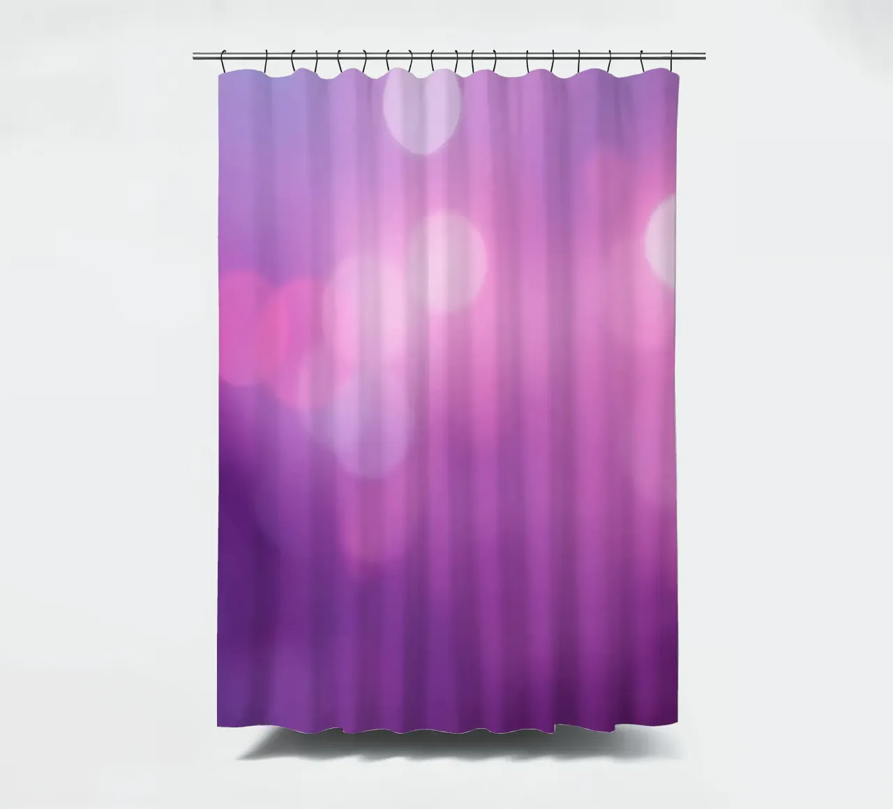 Gli effetti bokeh colorati creano un'atmosfera da sogno ad un livello di tenda da doccia da DesignDoodle