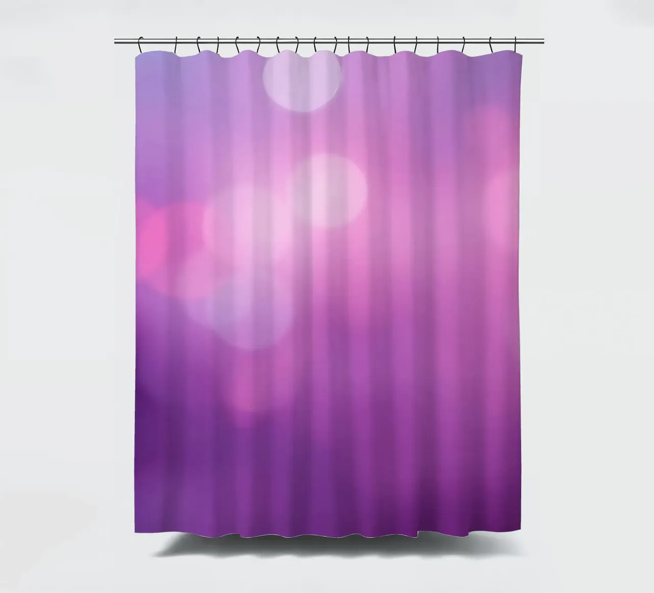 Gli effetti bokeh colorati creano un'atmosfera da sogno ad un livello di tenda da doccia da DesignDoodle