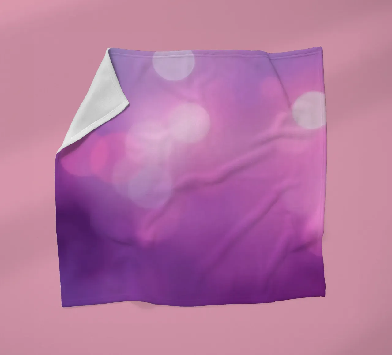 Gli effetti bokeh colorati creano un'atmosfera da sogno ad un livello di coperta in pile da DesignDoodle