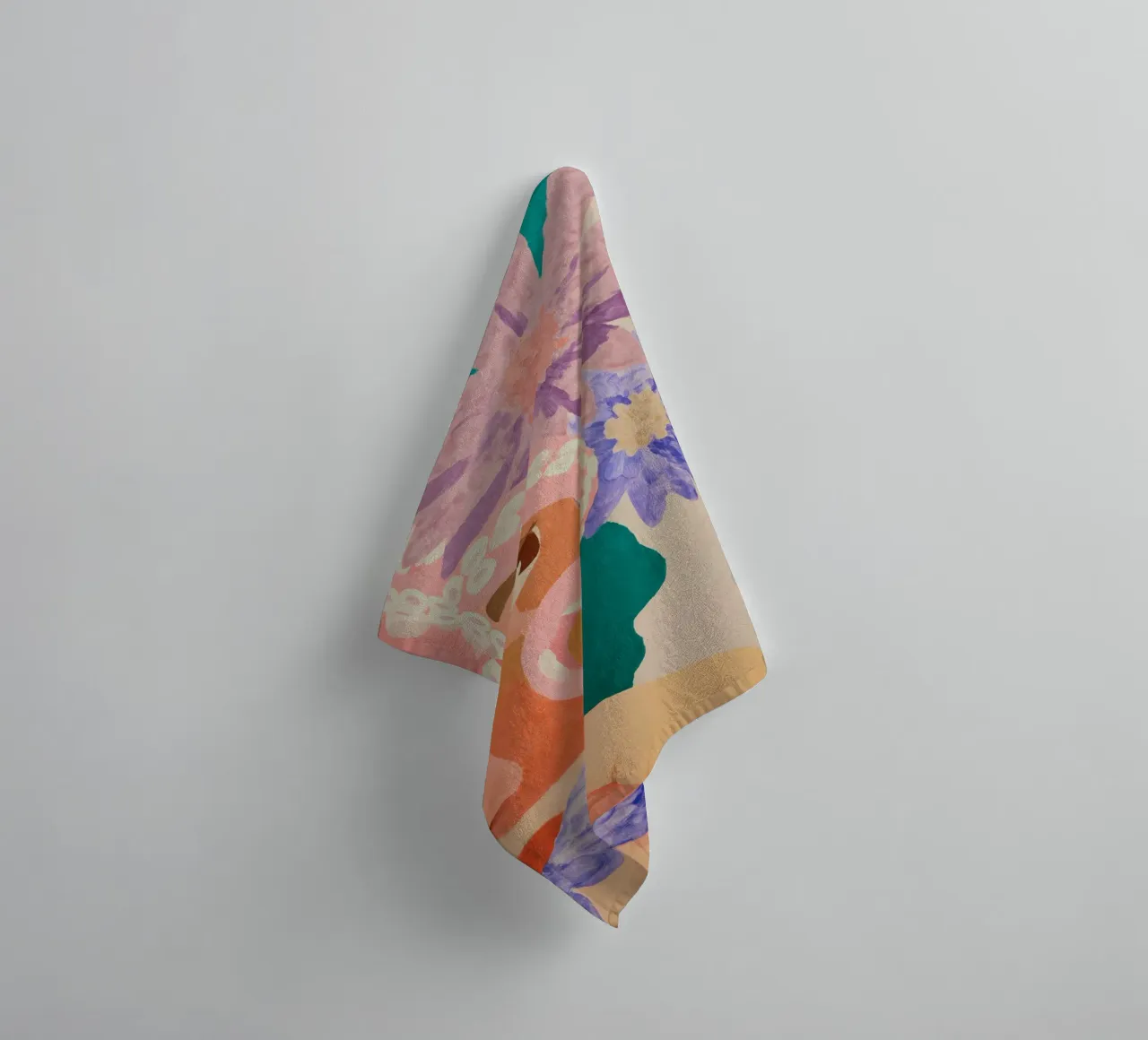 Abstracte bloemenprint vrouw, bloemsierkunst, pastelkleurige print badhanddoek van Boheme