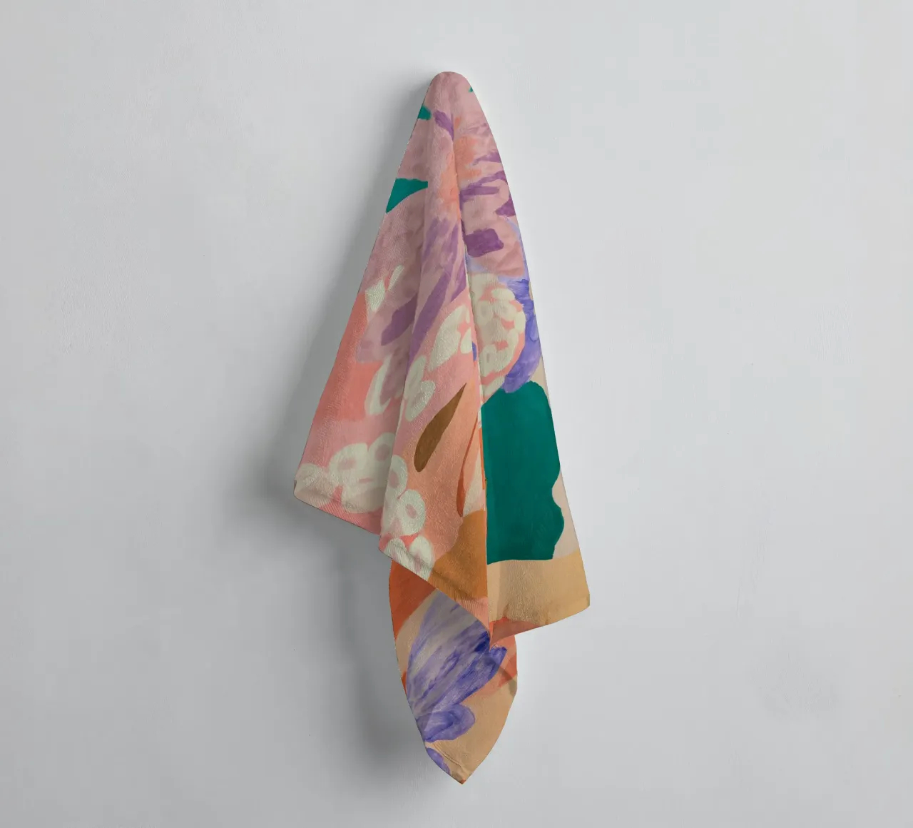 Abstracte bloemenprint vrouw, bloemsierkunst, pastelkleurige print badhanddoek van Boheme
