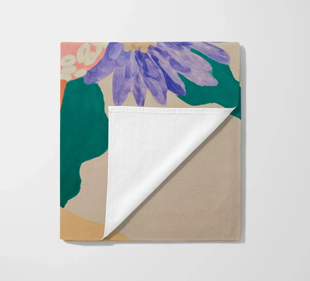 Abstracte bloemenprint vrouw, bloemsierkunst, pastelkleurige print strandhanddoek van Boheme