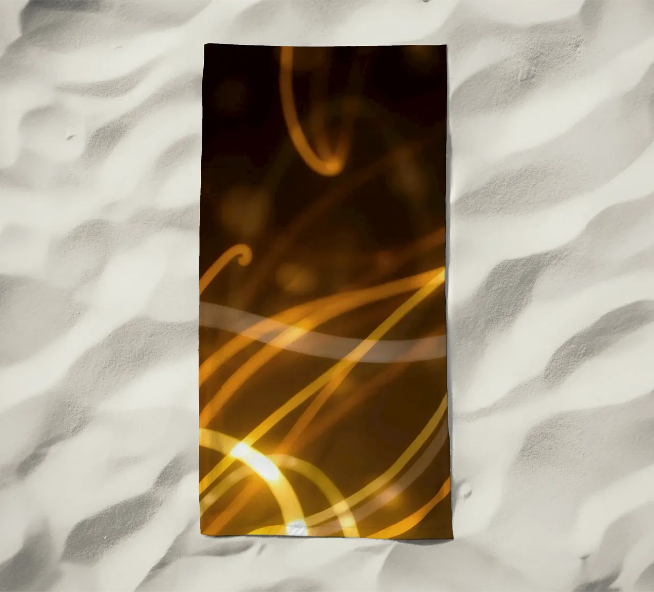 Motifs abstraits dynamiques de lumière et d'atmosphère colorée serviette de plage de DesignDoodle