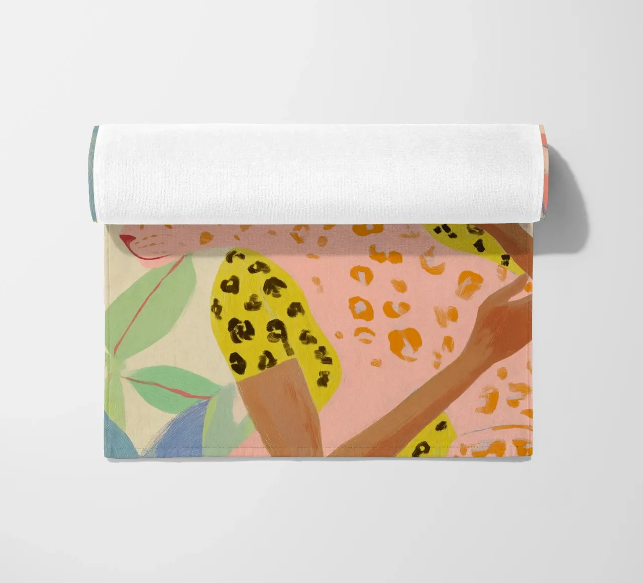 Dierenprint, Cheetah print, abstracte kleurrijke kunst strandhanddoek van Boheme