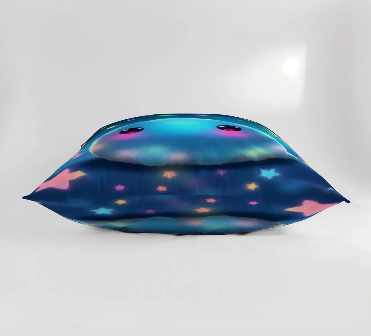 Simpatica creatura luminosa circondata da stelle colorate cuscino da DesignDoodle