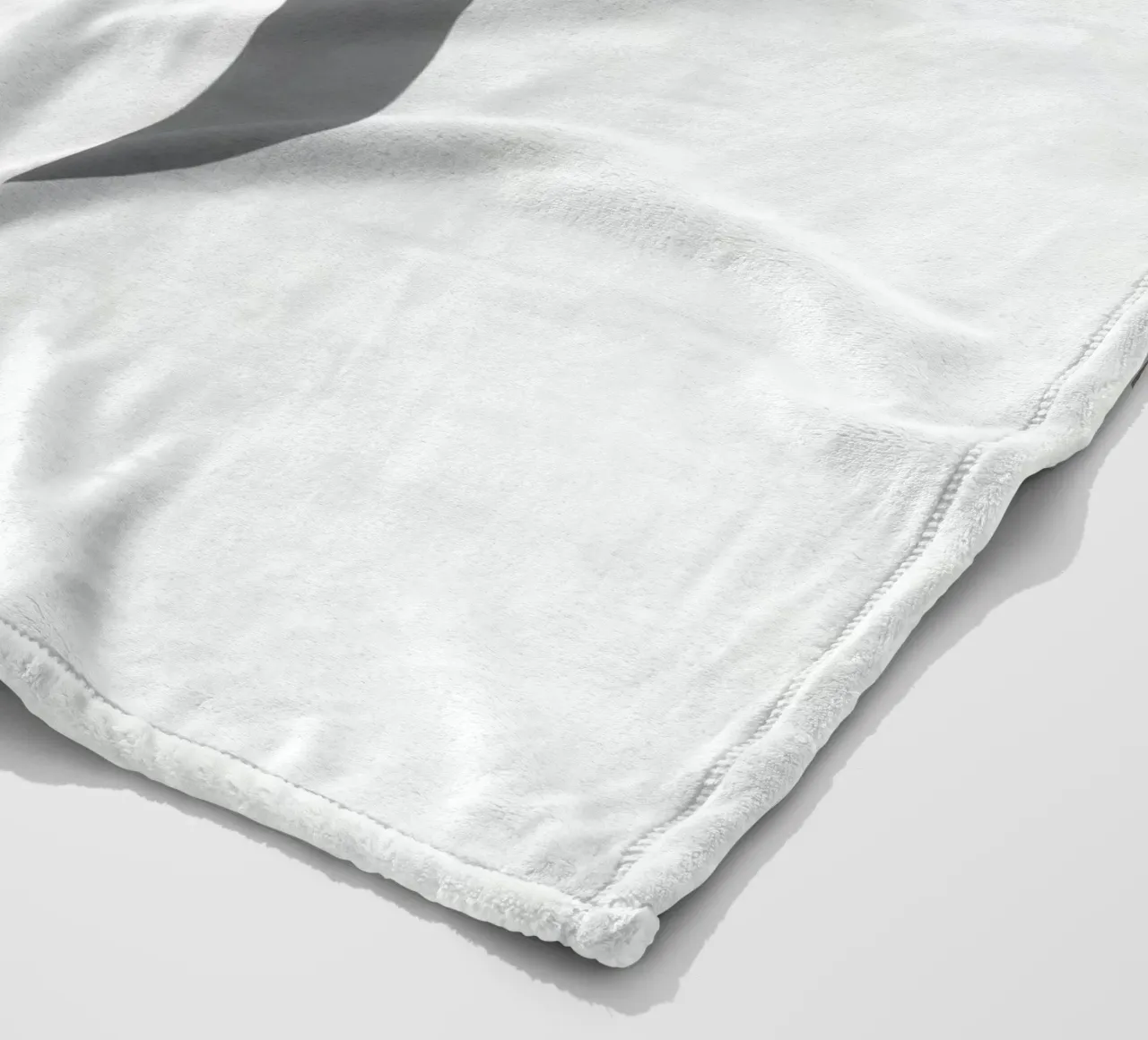 Simpatico gatto dei cartoni animati con design a colori divisi in uno stile giocoso coperta in pile da DesignDoodle