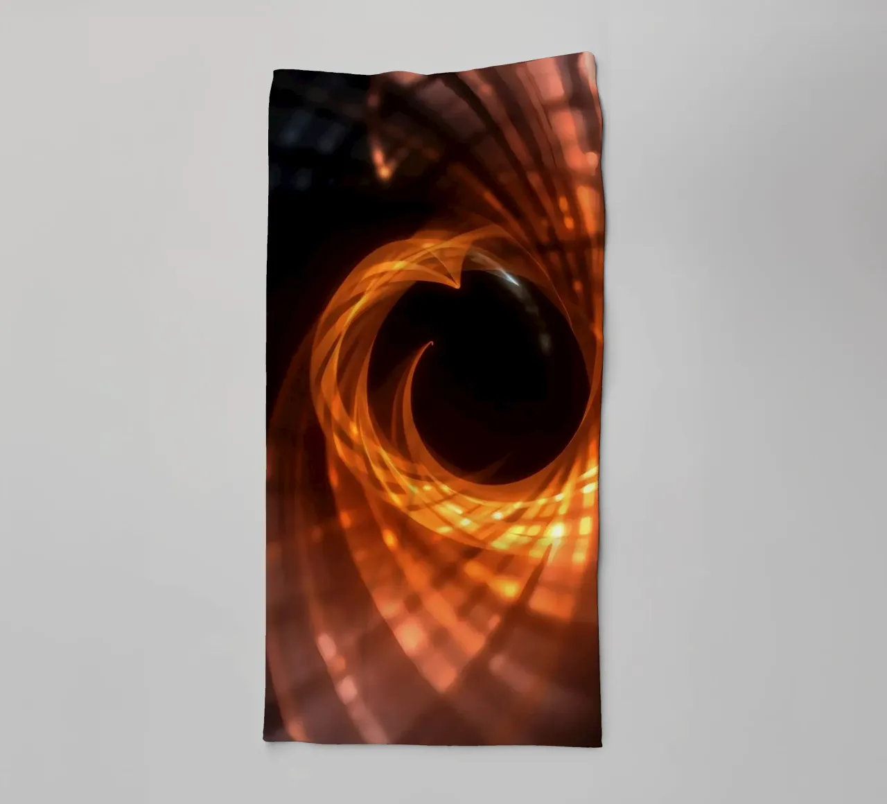 I motivi vorticosi di arancione e nero creano un'arte astratta. asciugamano da bagno da DesignDoodle