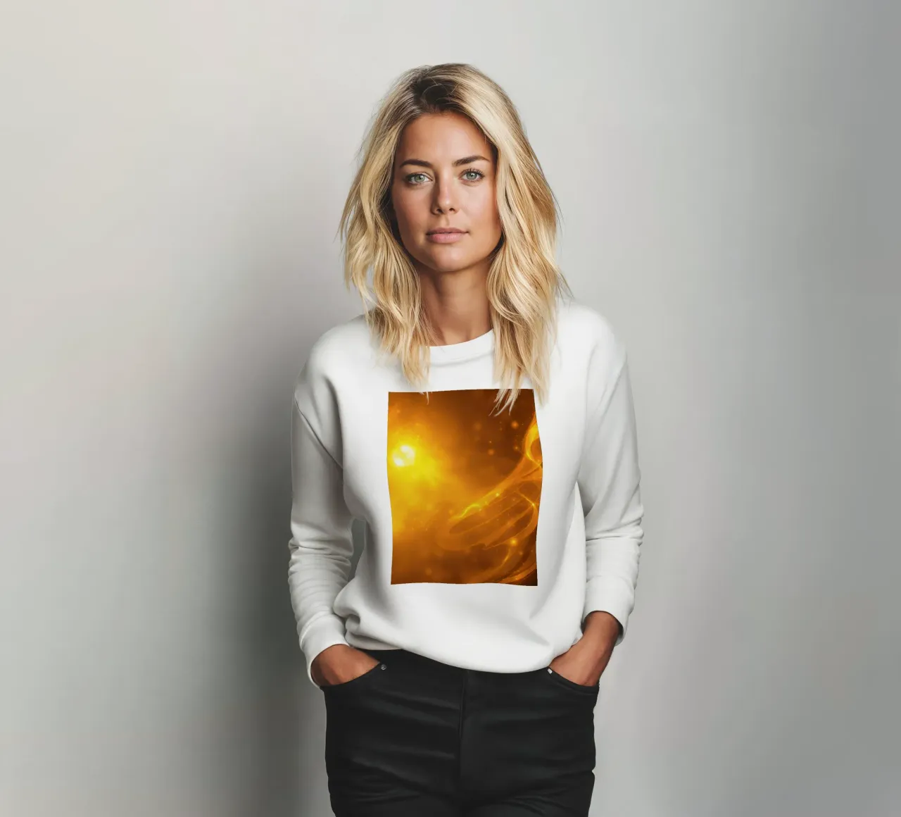 Oranje abstract licht wervelend in kosmische achtergrond bij schemering sweatshirt van DesignDoodle