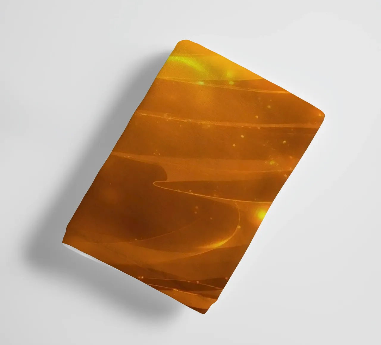 Oranje abstract licht wervelend in kosmische achtergrond bij schemering badhanddoek van DesignDoodle