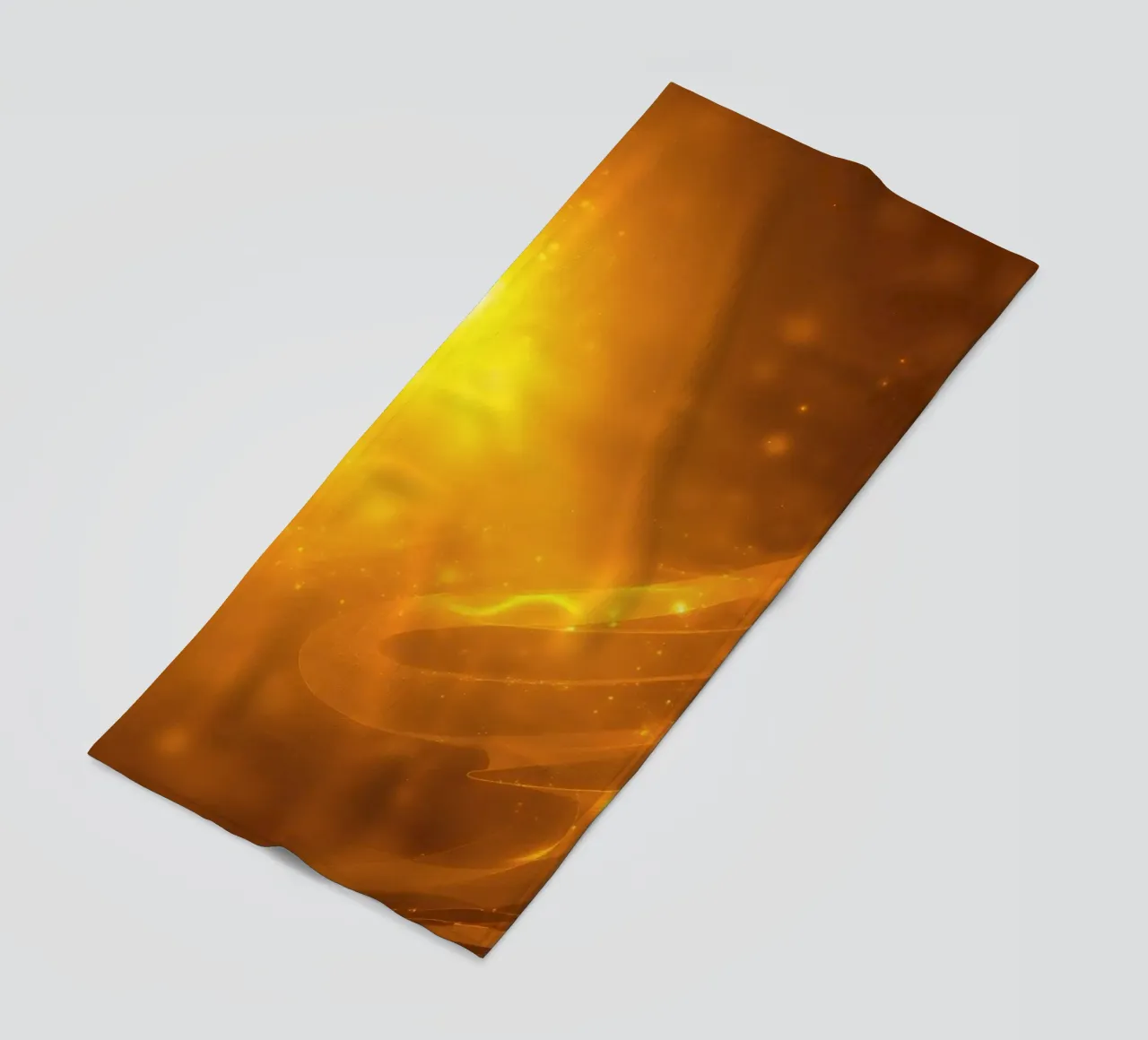 Oranje abstract licht wervelend in kosmische achtergrond bij schemering strandhanddoek van DesignDoodle