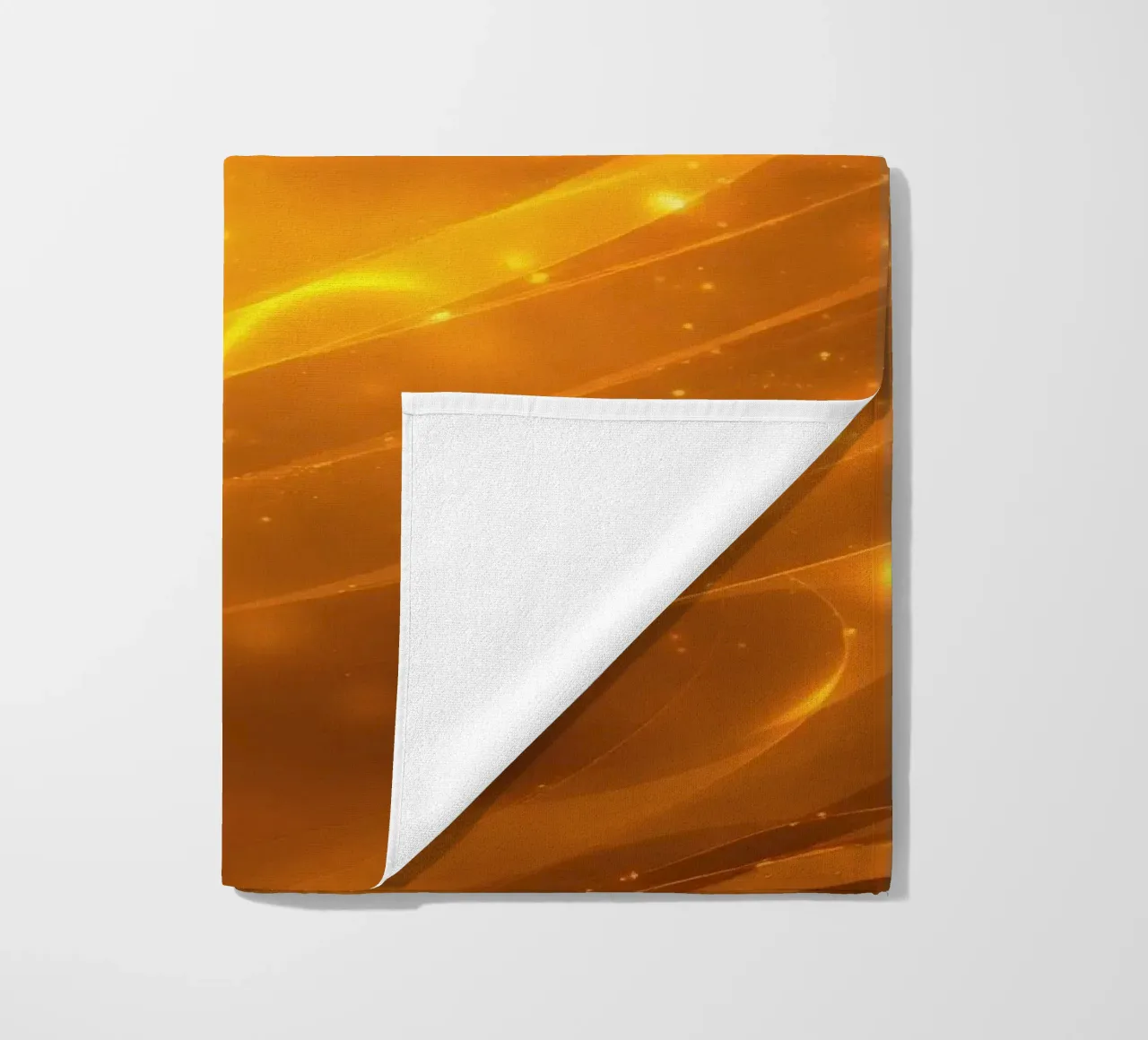 Oranje abstract licht wervelend in kosmische achtergrond bij schemering strandhanddoek van DesignDoodle