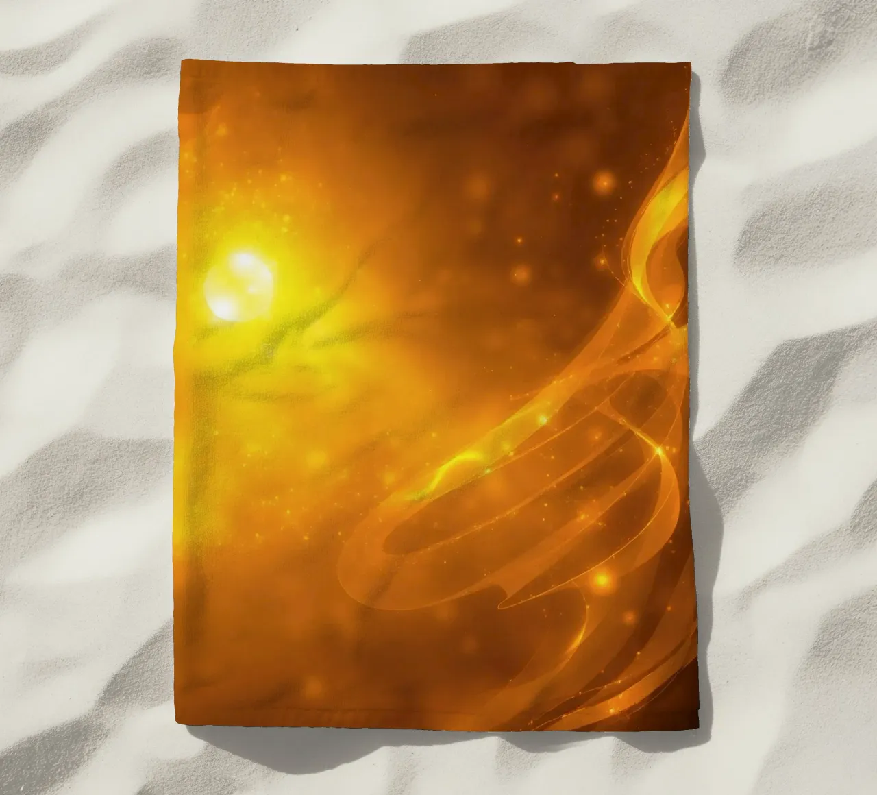 Oranje abstract licht wervelend in kosmische achtergrond bij schemering strandhanddoek van DesignDoodle