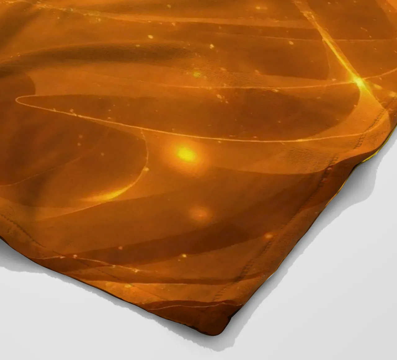 Luce astratta arancione che vortica sullo sfondo cosmico al crepuscolo coperta in pile da DesignDoodle